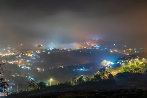 Paisaje Nocturno Valle Que Duerme Con Niebla Cubierta Tan Borroso —  Fotos de Stock