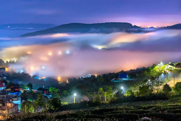 Wieczorny Krajobraz Dolinie Zasypiający Pokrytą Mgłą Jest Tak Rozmyty Tak — Zdjęcie stockowe
