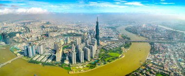 Ho Chi Minh şehri, Vietnam - 1 Haziran 2022: Ho Chi Minh City, Vietnam 'da ekonomik gelişmeyi gösteren gökdelen mimarili nehir kenarı kentsel alanı