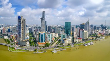 Ho Chi Minh şehri, Vietnam - 1 Haziran 2022: Ho Chi Minh şehrinin geliştirilmiş binaları, ulaşımı, finans ve iş merkezleri ile havadan görünüşü, Ho Chi Minh şehri, Vietnam
