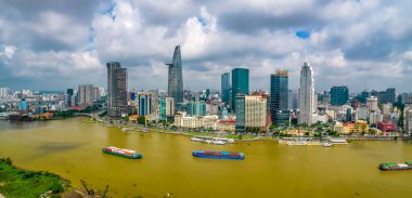 Ho Chi Minh şehri, Vietnam - 1 Haziran 2022: Ho Chi Minh şehrinin geliştirilmiş binaları, ulaşımı, finans ve iş merkezleri ile havadan görünüşü, Ho Chi Minh şehri, Vietnam
