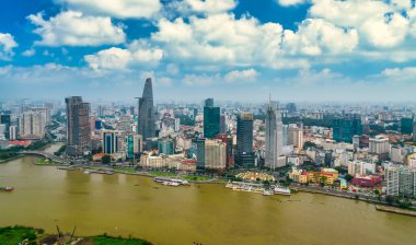 Ho Chi Minh şehri, Vietnam - 1 Haziran 2022: Ho Chi Minh şehrinin geliştirilmiş binaları, ulaşımı, finans ve iş merkezleri ile havadan görünüşü, Ho Chi Minh şehri, Vietnam