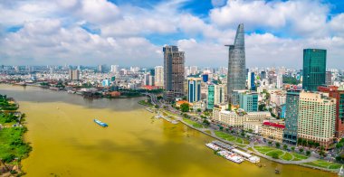 Ho Chi Minh şehri, Vietnam - 1 Haziran 2022: Ho Chi Minh şehrinin geliştirilmiş binaları, ulaşımı, finans ve iş merkezleri ile havadan görünüşü, Ho Chi Minh şehri, Vietnam