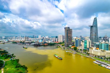 Ho Chi Minh şehri, Vietnam - 1 Haziran 2022: Ho Chi Minh şehrinin geliştirilmiş binaları, ulaşımı, finans ve iş merkezleri ile havadan görünüşü, Ho Chi Minh şehri, Vietnam