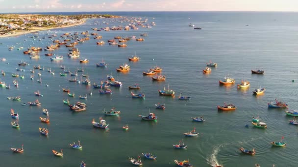 Mui Pueblo Pescadores Visto Desde Arriba Con Cientos Barcos Anclados — Vídeos de Stock