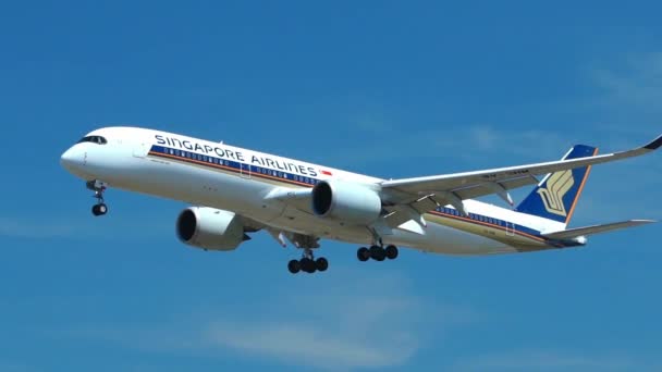2022年2月26日 越南胡志明市 新加坡航空编号9V Shm空中客车A350的客机准备在越南胡志明市谭山国际机场着陆 — 图库视频影像