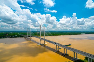 Cao Lanh köprüsü, Cao Lanh şehri, Vietnam, hava manzarası. Cao Lanh Köprüsü, Vietnam 'ın mekong deltasındaki meşhur köprüdür..