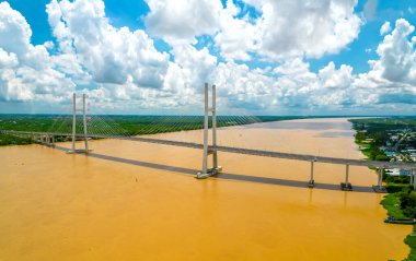 Cao Lanh köprüsü, Cao Lanh şehri, Vietnam, hava manzarası. Cao Lanh Köprüsü, Vietnam 'ın mekong deltasındaki meşhur köprüdür..