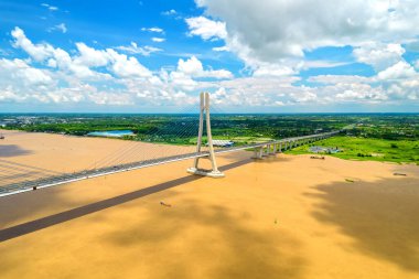 Vam Kong köprüsü, Dong Thap, Vietnam, hava manzaralı. Vam Kong köprüsü, Mekong deltasındaki Dong Thap ve Can Tho vilayetlerini birbirine bağlıyor..