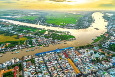 Chau Doc City, An Giang Eyaleti, Vietnam, hava manzaralı. Burası Vietnam 'ın Mekong Delta bölgesinde Kamboçya sınırında bir şehir..