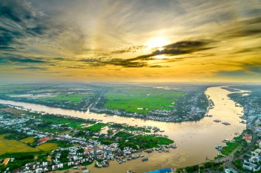 Chau Doc City, An Giang Eyaleti, Vietnam, hava manzaralı. Burası Vietnam 'ın Mekong Delta bölgesinde Kamboçya sınırında bir şehir..