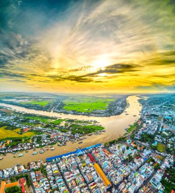 Chau Doc City, An Giang Eyaleti, Vietnam, hava manzaralı. Burası Vietnam 'ın Mekong Delta bölgesinde Kamboçya sınırında bir şehir..