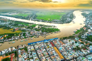Chau Doc City, An Giang Eyaleti, Vietnam, hava manzaralı. Burası Vietnam 'ın Mekong Delta bölgesinde Kamboçya sınırında bir şehir..