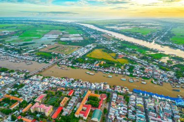 Chau Doc City, An Giang Eyaleti, Vietnam, hava manzaralı. Burası Vietnam 'ın Mekong Delta bölgesinde Kamboçya sınırında bir şehir..