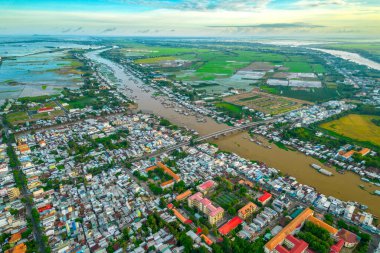 Chau Doc City, An Giang Eyaleti, Vietnam, hava manzaralı. Burası Vietnam 'ın Mekong Delta bölgesinde Kamboçya sınırında bir şehir..