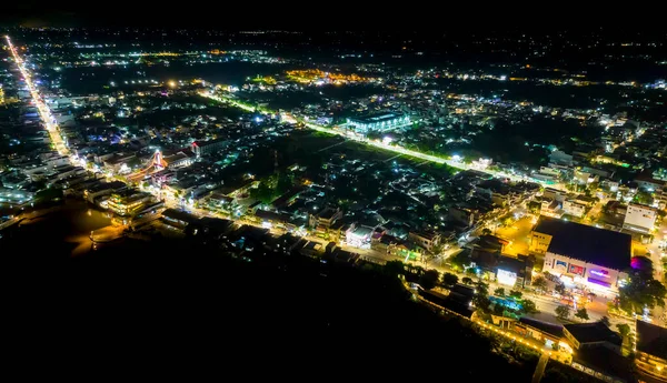 洲道市 越南在夜间 空中观察 这是湄公河三角洲的一个大城市 正在开发越南边境地区的基础设施 人口和农产品贸易中心 — 图库照片