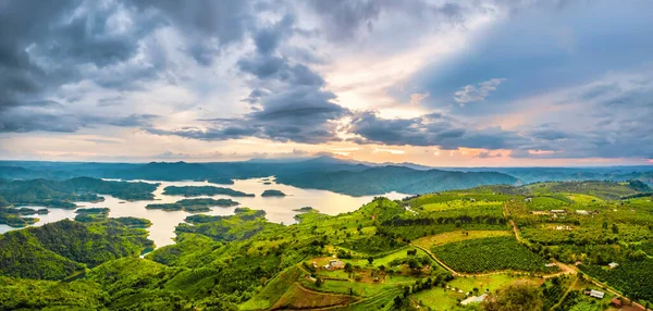 Sunset Dung Vodní Elektrárna Jezero Vidět Shora Jezero Poskytuje Vodu — Stock fotografie