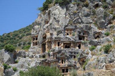 dağlarda tarihi mezarlar