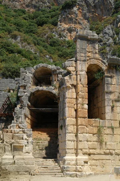 Antik, antik amfitiyatro ruins — Stok fotoğraf