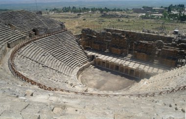 hieropolis tiyatro kalıntıları