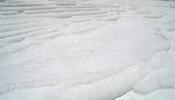 Террасы с карбонатными травертинами в Памуккале, Турция — стоковое фото