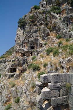dağlarda tarihi mezarlar