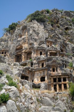 dağlarda tarihi mezarlar