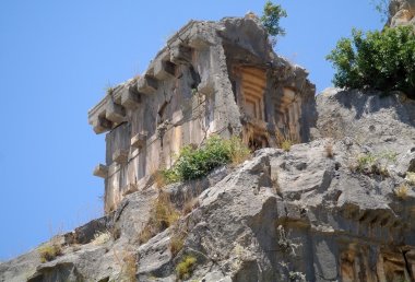 dağlarda tarihi mezarlar