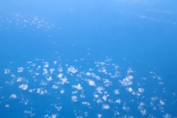 Nuages et ciel bleu — Photo