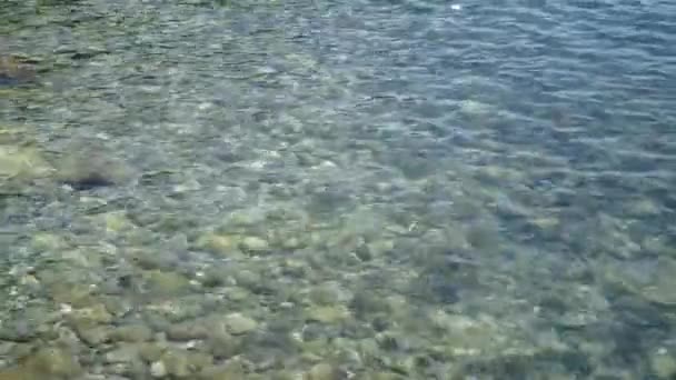 Strand und Felsen — Stockvideo