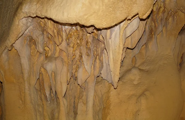 Zjawiska krasowe w jaskini. — Zdjęcie stockowe