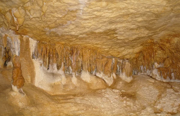 Karst oluşumları Mağarası. — Stok fotoğraf