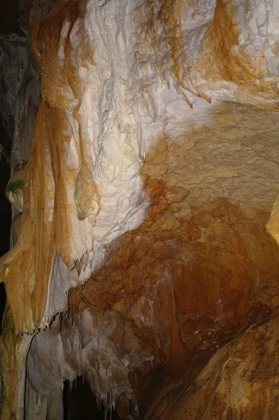 Karst oluşumları Mağarası. — Stok fotoğraf