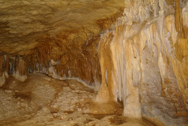 Karst oluşumları Mağarası. — Stok fotoğraf
