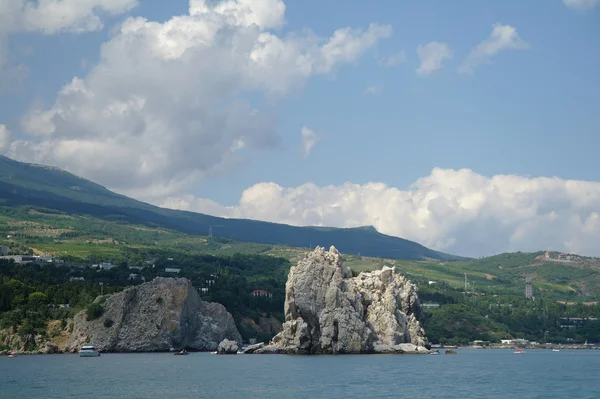 Rotsachtige kust van de Zwarte Zee, Oekraïne. — Stockfoto