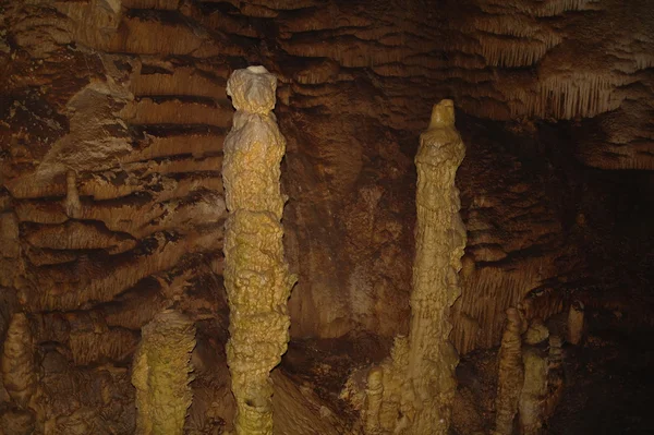 Карстові утворення в печері . — стокове фото