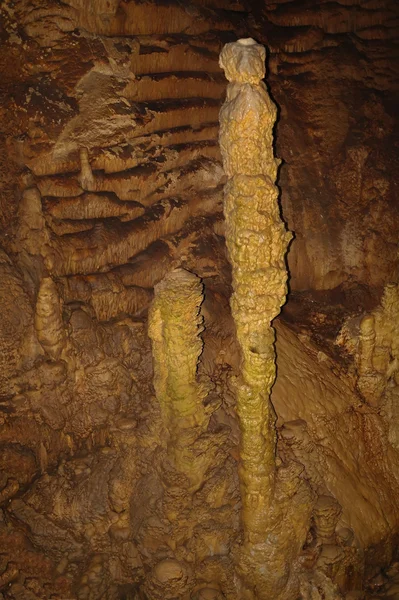 Karst oluşumları Mağarası. — Stok fotoğraf