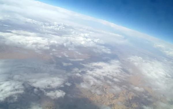 Vista del cielo del paisaje nublado y la tierra —  Fotos de Stock