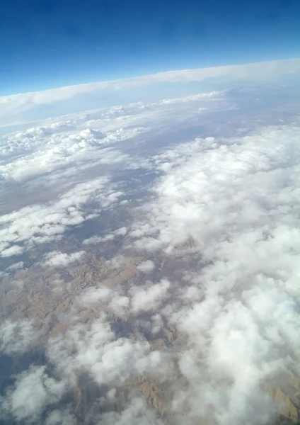 Vista del cielo del paisaje nublado y la tierra —  Fotos de Stock