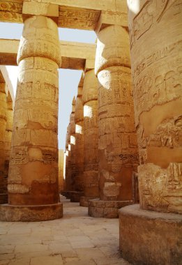 Karnak Tapınağı 'ndaki Büyük Hypostyle Salonu. Luxor, Mısır
