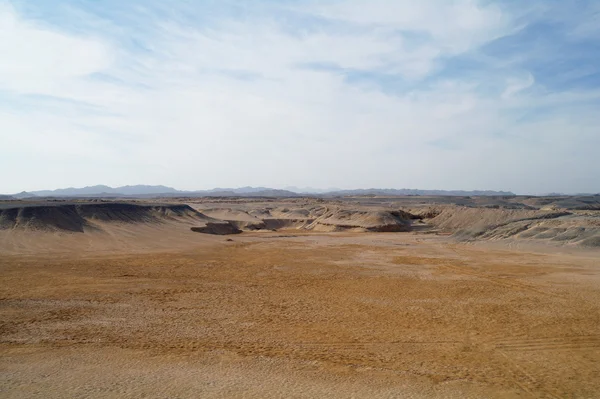 Stein und sandige ägyptische Wüste. — Stockfoto