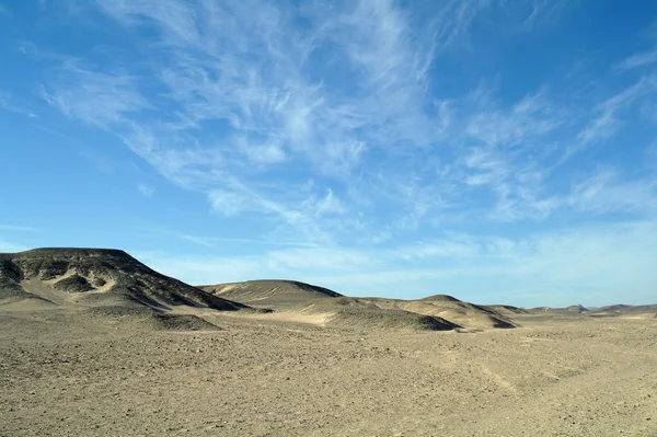 Sten- och sandstranden egyptiska öknen. — Stockfoto