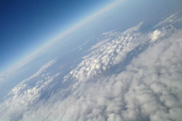 Pohled na oblohu cloudscape a země — Stock fotografie