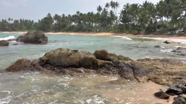 Turquoise sea water and stones — Stock Video