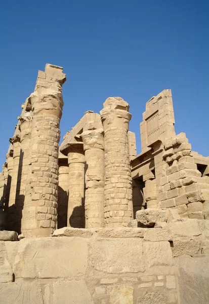 Antigua arquitectura del templo de Karnak en Luxor, Egipto — Foto de Stock