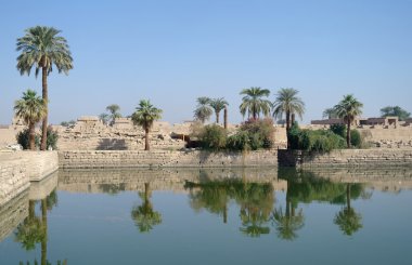 Kutsal Gölü, karnak