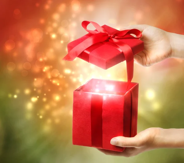 Rote Urlaubs-Geschenkbox — Stockfoto
