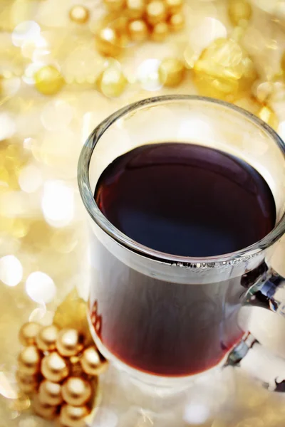 Kopp kaffe med christmas ornament — Stockfoto