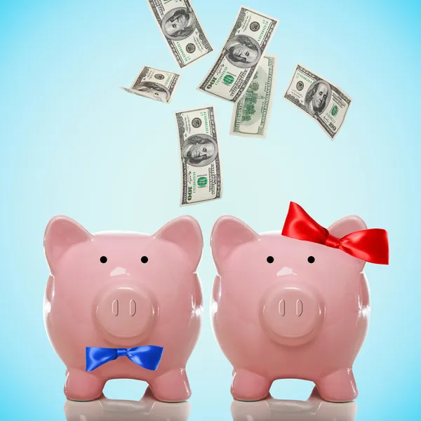 Hundred Dollar bills falling in or flying out of a piggy bank couple — Stock Photo, Image
