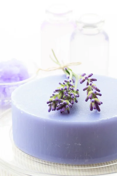 Handgemachte Seife mit frischem Lavendel — Stockfoto